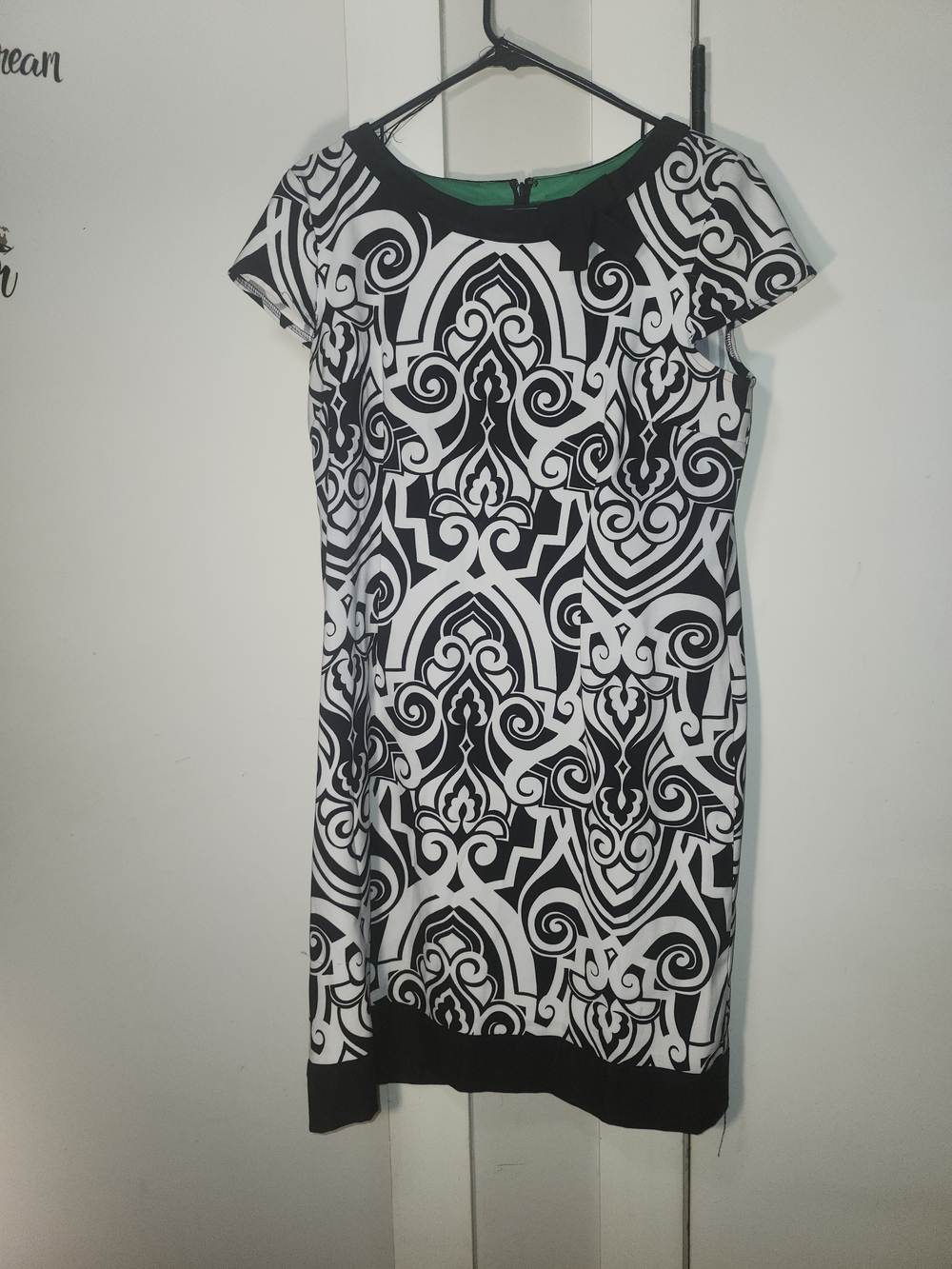 London Times Black & White Graphic Cap-Sleeve Sheath Dress